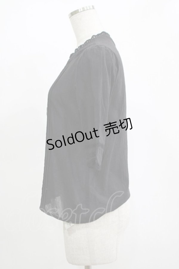 画像2: an another angelus / ローズ刺繍ノーカラーブラウス Free Black H-25-11-15-1062-CA-BL-NS-ZH (2)