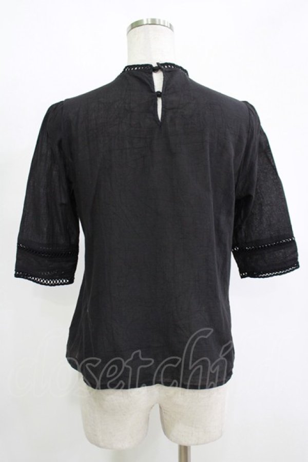 画像3: an another angelus / ローズ刺繍ノーカラーブラウス Free Black H-25-11-15-1062-CA-BL-NS-ZH (3)