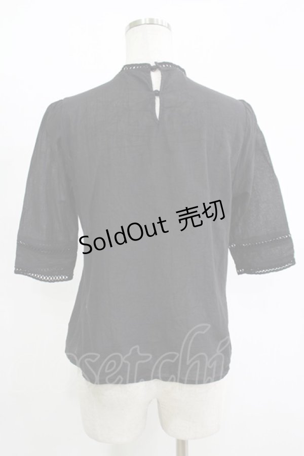 画像3: an another angelus / ローズ刺繍ノーカラーブラウス Free Black H-25-11-15-1062-CA-BL-NS-ZH (3)