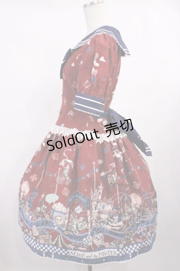 画像2: ALICE and the PIRATES / アリスのワンダーカーチェイス柄ワンピース Free エンジ H-25-11-17-1003-PA-OP-NS-ZH (2)