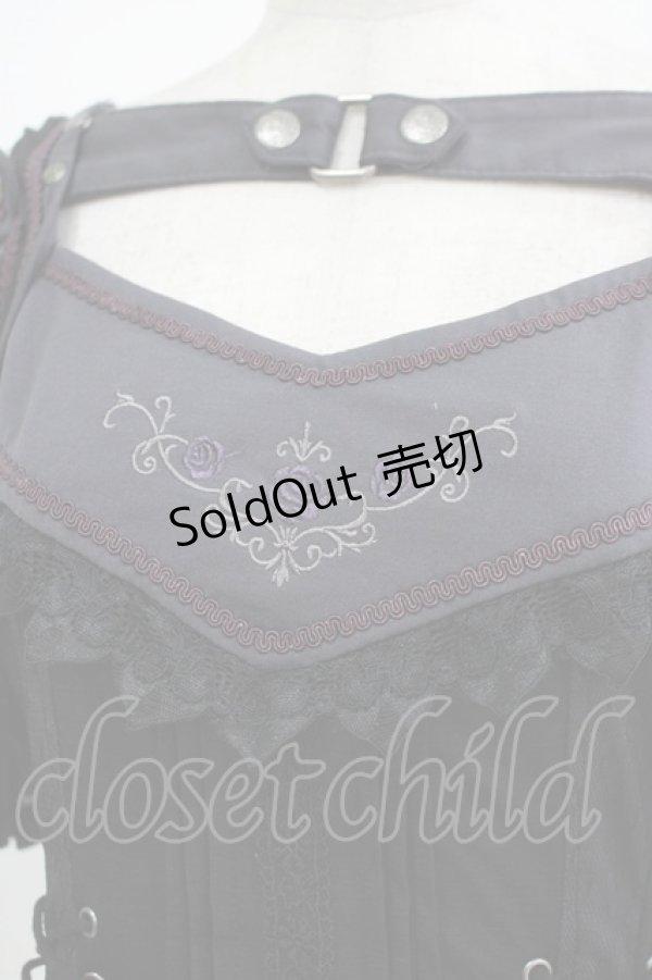 画像4: Ozz oneste / rose刺繍使い 2way frillカットソー（ALYSモデル）  ブラック H-25-11-17-071-OO-TO-KB-ZH (4)