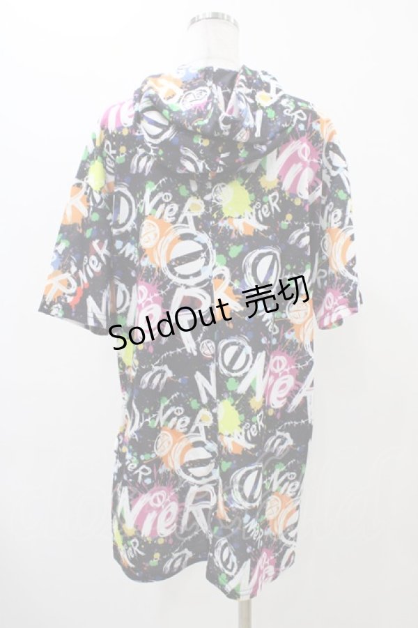 画像2: NieR Clothing / 総柄半袖プルパーカー  ブラック H-25-11-19-1042-PU-TO-KB-ZT379 (2)