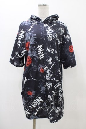 画像: NieR Clothing / 総柄半袖プルパーカー  ブラック H-25-11-19-1043-PU-TO-KB-ZT1122H