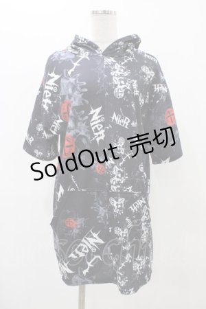 画像: NieR Clothing / 総柄半袖プルパーカー  ブラック H-25-11-19-1043-PU-TO-KB-ZT483