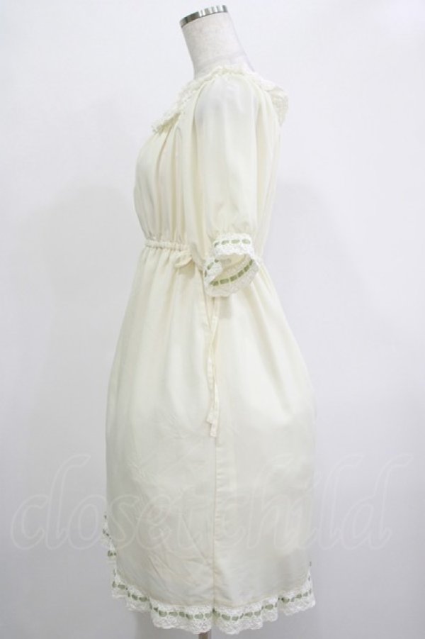 画像2: Maison de FLEUR Petite Robe canone / コットンレースオフショルワンピース Free Ivory H-25-11-19-021-EL-OP-NS-ZH (2)