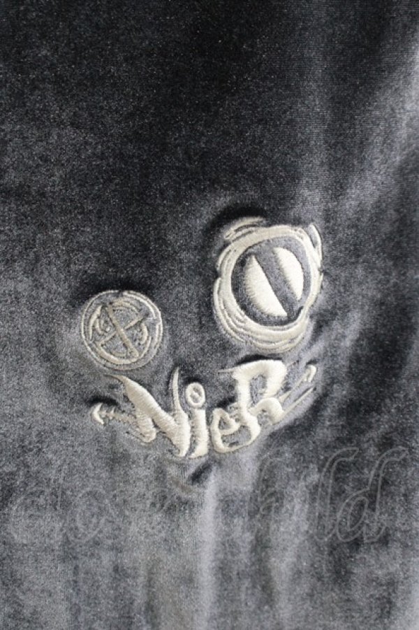 画像4: NieR Clothing / ロゴ刺繍ベロアパンツ  グレー H-25-11-21-1030-PU-PA-KB-ZH (4)