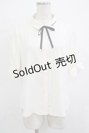 画像: Fi.n.t / リボンタイ付きロゴ刺繍衿ブラウス Free OFF×NAVY H-25-11-22-1028-CA-BL-NS-ZH