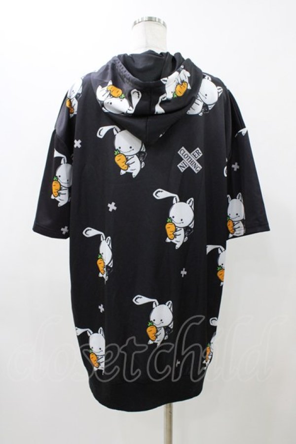 画像2: NieR Clothing / 総柄ZIP半袖パーカー  ブラック H-25-11-23-051-PU-TO-KB-ZT220 (2)