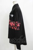 画像2: NieR Clothing / プリント切替ブラウス  黒×チェリープリント H-25-11-26-032-PU-BL-KB-ZH (2)