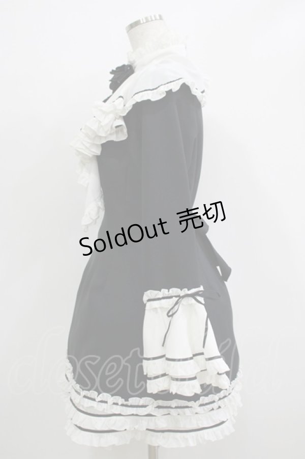 画像2: MARBLE / コサージュ付きロマンティックドレープフリルワンピース  黒×白 H-25-11-26-015-GO-OP-KB-ZH (2)