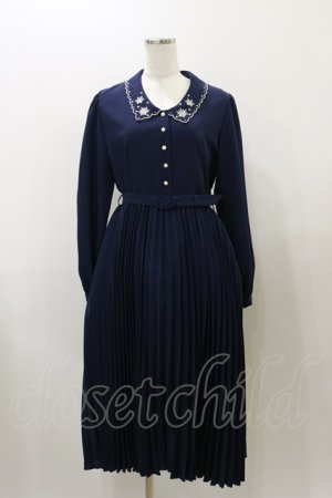 画像: an another angelus / スノークリスタル刺繍プリーツワンピース Free Navy H-25-12-01-072-CA-OP-NS-ZH
