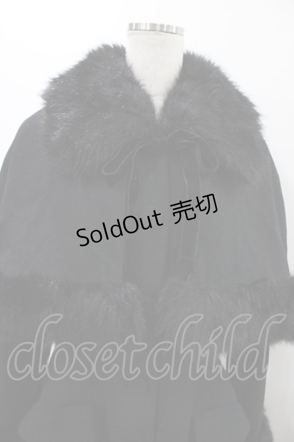画像4: ATELIER PIERROT / ケープ付きファーコート  ブラック H-25-12-02-1017-EL-CO-KB-ZH (4)