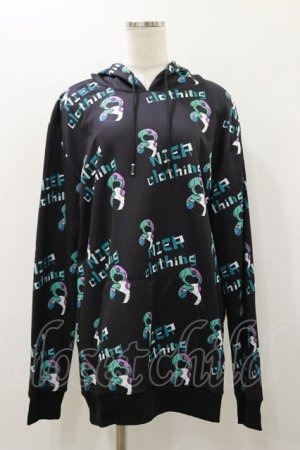 画像: NieR Clothing / 総柄プルパーカー  黒×ONEくん H-25-12-08-056-PU-TO-KB-ZH