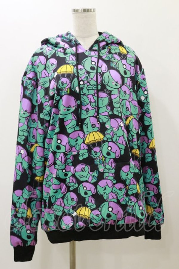 画像1: NieR CLOTHING / 総柄ふわもこプルパーカー F 黒×ONEくん H-25-12-08-066-PU-TO-KB-ZH (1)