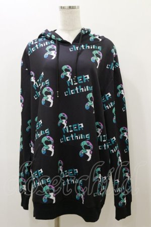 画像: NieR Clothing / 総柄プルパーカー  黒×ONEくん H-25-12-08-068-PU-TO-KB-ZH