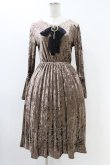 画像1: MARBLE / アンティークブローチ付きベルスリーブワンピース  スモーキーベージュ H-25-12-09-1034-GO-OP-KB-ZH (1)