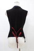 画像2: Qutie Frash / バックベルトジレ  黒×赤 H-25-12-09-1043-QU-TO-KB-ZT262 (2)