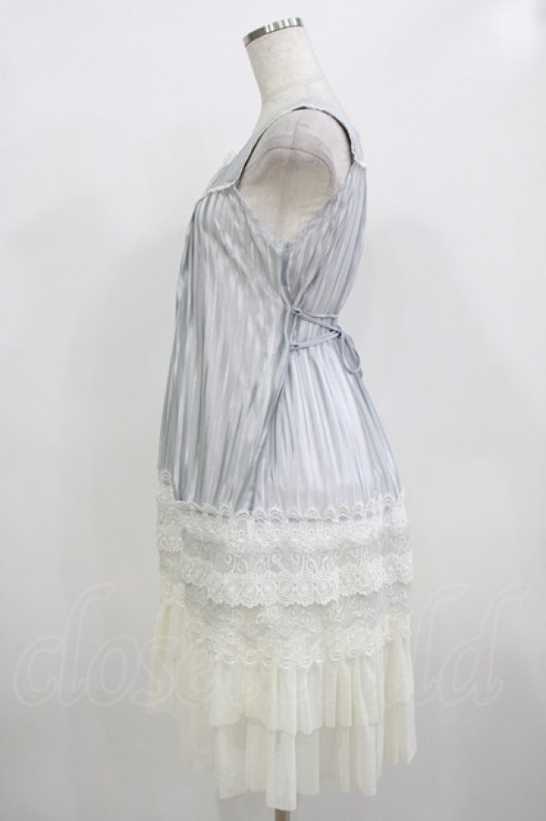 画像2: Ozz oneste / 薔薇刺繍シアーストライプワンピース  グレー H-25-12-11-014-OO-OP-KB-ZH (2)