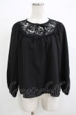 画像1: Fi.n.t / フラワーレース切り替えリボンブラウス Free BLACK H-25-12-13-1041-CA-BL-NS-ZH (1)