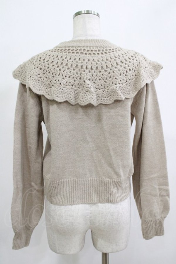 画像3: Fi.n.t / ドイリー風ケープ付きニットプルオーバー Free BEIGE H-25-12-13-1050-CA-TO-NS-ZH (3)