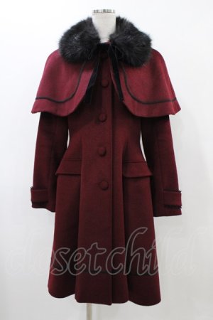 画像: ATELIER PIERROT / ティペット付きケープコート  ワインレッド H-25-12-18-1018-EL-CO-KB-ZH