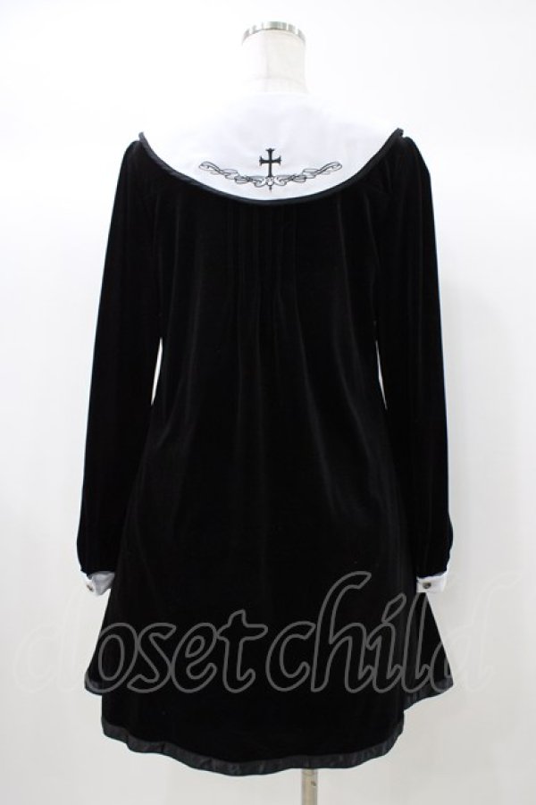 画像2: Amavel / クロス刺繍衿Aラインワンピース Free ブラック/ベロア H-25-12-21-1040-CA-OP-NS-ZH (2)