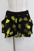 画像1: MINT NeKO / 総柄ショートパンツ  ブラック×イエロー H-25-12-24-1029-HN-PA-KB-ZH (1)