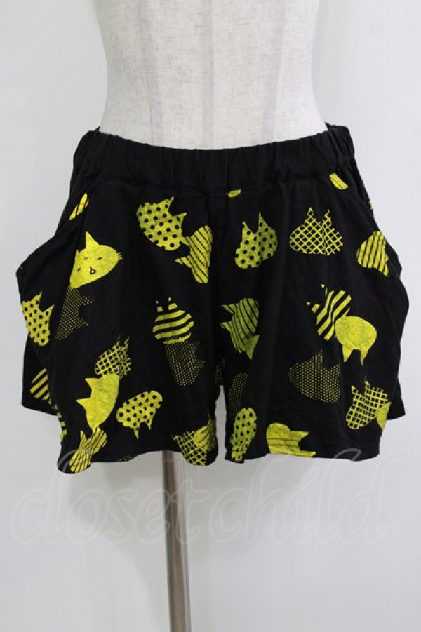 画像1: MINT NeKO / 総柄ショートパンツ  ブラック×イエロー H-25-12-24-1029-HN-PA-KB-ZH (1)