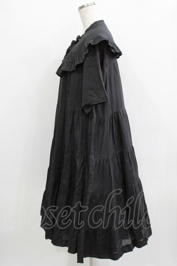 画像2: Jane Marple / フリルカラーティアードワンピース  グレー H-25-12-24-1004-JM-OP-KB-ZH (2)