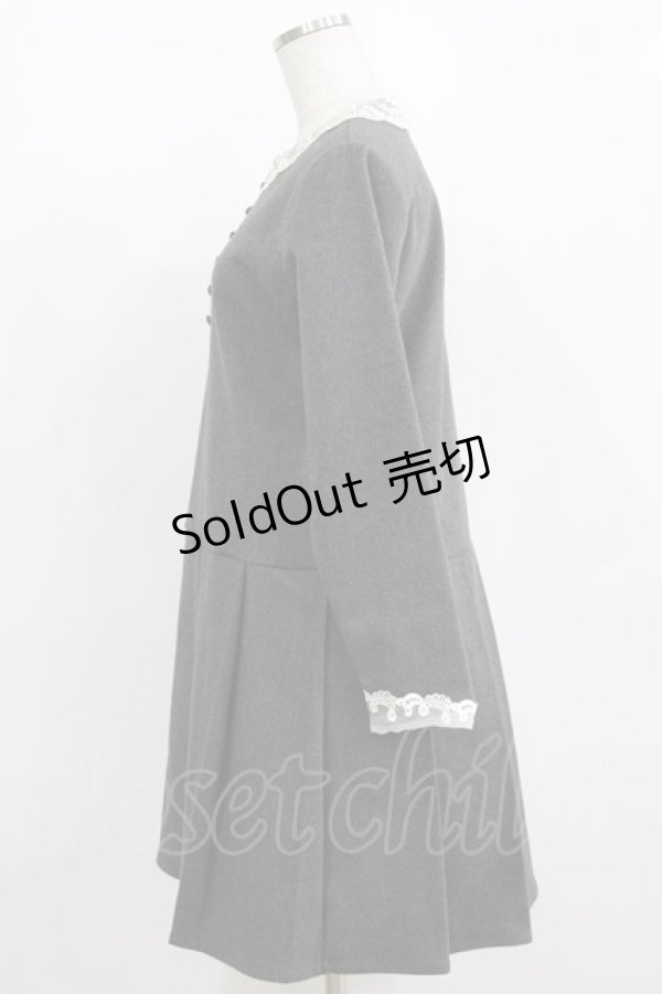 画像2: F i.n.t / オーガンジー襟プリーツワンピース Free グレー H-26-01-07-029-CA-OP-NS-ZH (2)