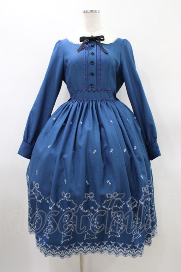 画像1: Innocent World / ピーターラビット  刺繍ワンピース M ブルー/サックス H-26-01-14-1019-IW-OP-NS-ZH (1)