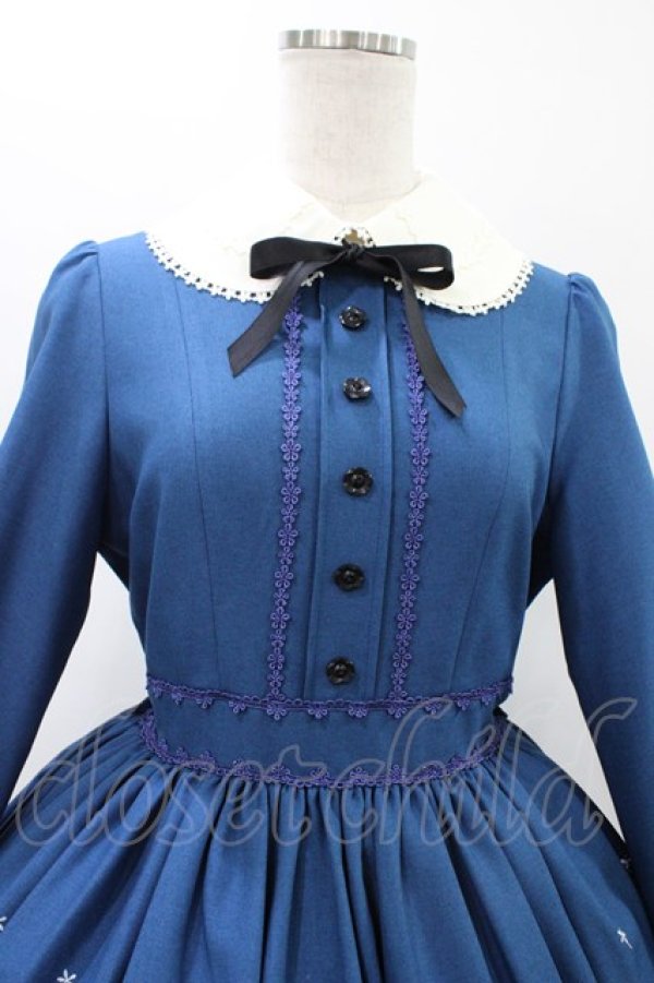 画像4: Innocent World / ピーターラビット  刺繍ワンピース M ブルー/サックス H-26-01-14-1019-IW-OP-NS-ZH (4)