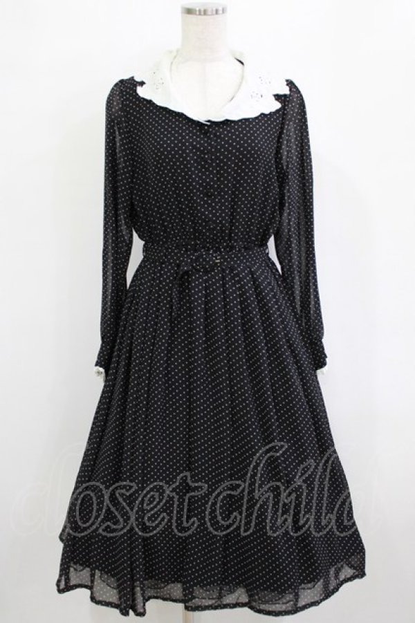 画像1: Fi.n.t / カットワーク開衿ドット柄ワンピース Free ブラック H-26-01-20-010-CA-OP-NS-ZH (1)