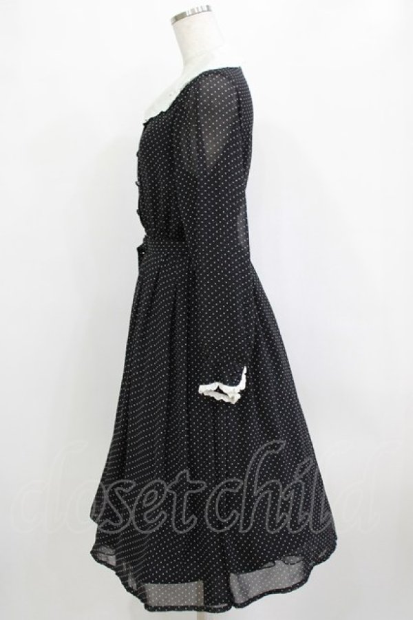 画像2: Fi.n.t / カットワーク開衿ドット柄ワンピース Free ブラック H-26-01-20-010-CA-OP-NS-ZH (2)