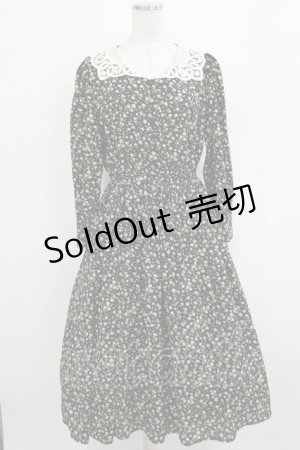 画像: an another angelus / レース衿小花柄ロングワンピース Free Black H-26-01-20-011-CA-OP-NS-ZH