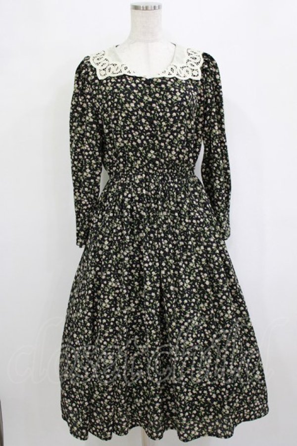 画像1: an another angelus / レース衿小花柄ロングワンピース Free Black H-26-01-20-011-CA-OP-NS-ZH (1)