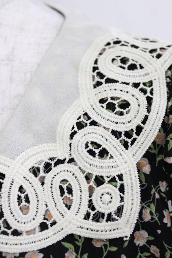 画像5: an another angelus / レース衿小花柄ロングワンピース Free Black H-26-01-20-011-CA-OP-NS-ZH (5)