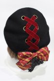 画像2: ATELIER PIERROT / ハリー・ポッター リボンブローチ付きレースアップベレー帽  グリフィンドール（レッド） H-26-01-25-1003-EL-AC-KB-ZH (2)