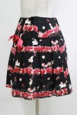 画像2: BABY,THE STARS SHINE BRIGHT / Pomme rouge〜うさぎとりすのりんごの森〜柄プリーツスカート Free ブラック H-26-01-26-1003-BA-SK-NS-ZH (2)