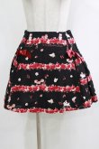 画像1: BABY,THE STARS SHINE BRIGHT / Pomme rouge〜うさぎとりすのりんごの森〜柄プリーツスカート Free ブラック H-26-01-26-1003-BA-SK-NS-ZH (1)