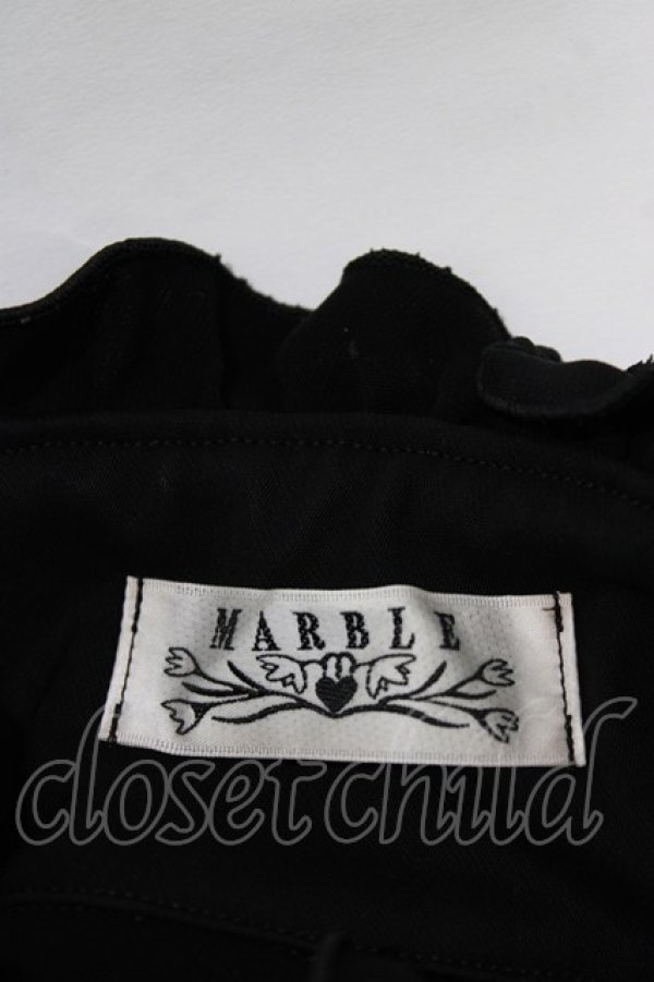 画像4: MARBLE / カメオ付きリボンタイフリルブラウス  黒 H-26-01-28-045-GO-BL-AK-ZH (4)