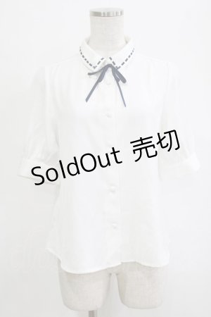 画像: Fi.n.t / 配色タイ付きはしごリボン衿5分袖ブラウス Free OFF×NAVY H-26-02-02-046-CA-BL-NS-ZH