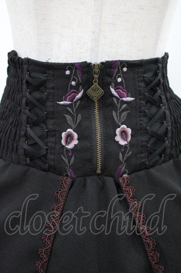 画像4: Ozz oneste / タッセルチャーム付刺繍スカート  黒 H-26-02-02-1026-OO-SK-KB-ZH (4)