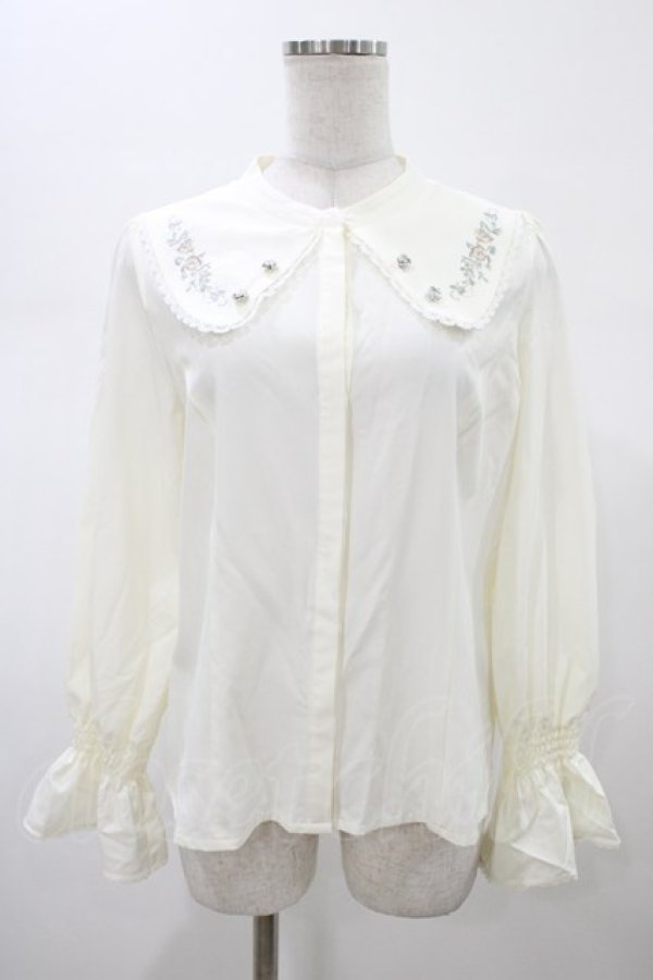 画像1: axes femme / ローズ刺繍ビッグカラーブラウス Free 生成り H-26-02-09-052-AX-BL-NS-ZH (1)