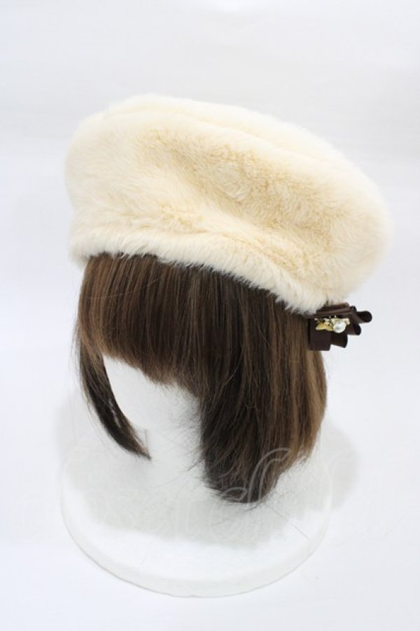 画像1: axes femme / リボンブローチ付ファーベレー  生成り H-26-02-09-007-AX-AC-NS-ZH (1)