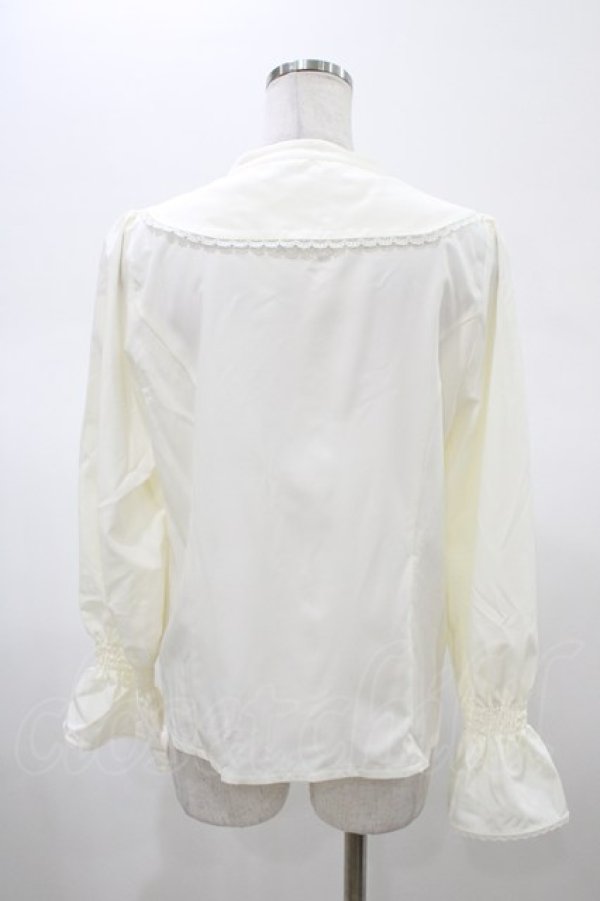 画像2: axes femme / ローズ刺繍ビッグカラーブラウス Free 生成り H-26-02-09-052-AX-BL-NS-ZH (2)