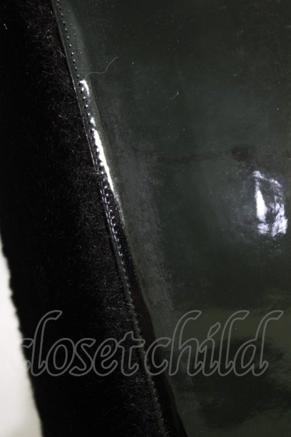 画像3: BLACK MORAL / ファーエナメルボストンバッグ  黒 H-26-02-10-068-PU-BG-AK-ZH (3)