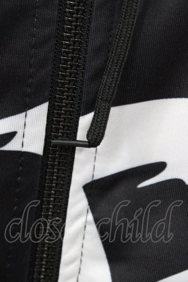 画像4: NieR Clothing / 総柄ZIP半袖パーカー  ブラック H-26-02-18-1049-PU-TO-KB-ZH (4)