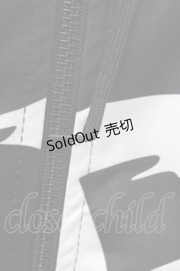 画像4: NieR Clothing / 総柄ZIP半袖パーカー  ブラック H-26-02-18-1049-PU-TO-KB-ZH (4)