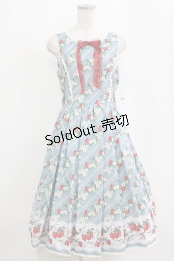 画像1: axes femme kawaii / いちご柄ジャンパースカート M サックス H-26-02-20-003-AX-OP-NS-ZH (1)